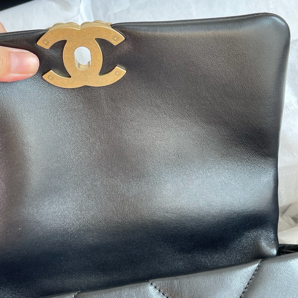 NEW CHANEL19 22B Black Lambskin Small Flap Bag Mix Hardware w/receipt - Picture 13 of 15